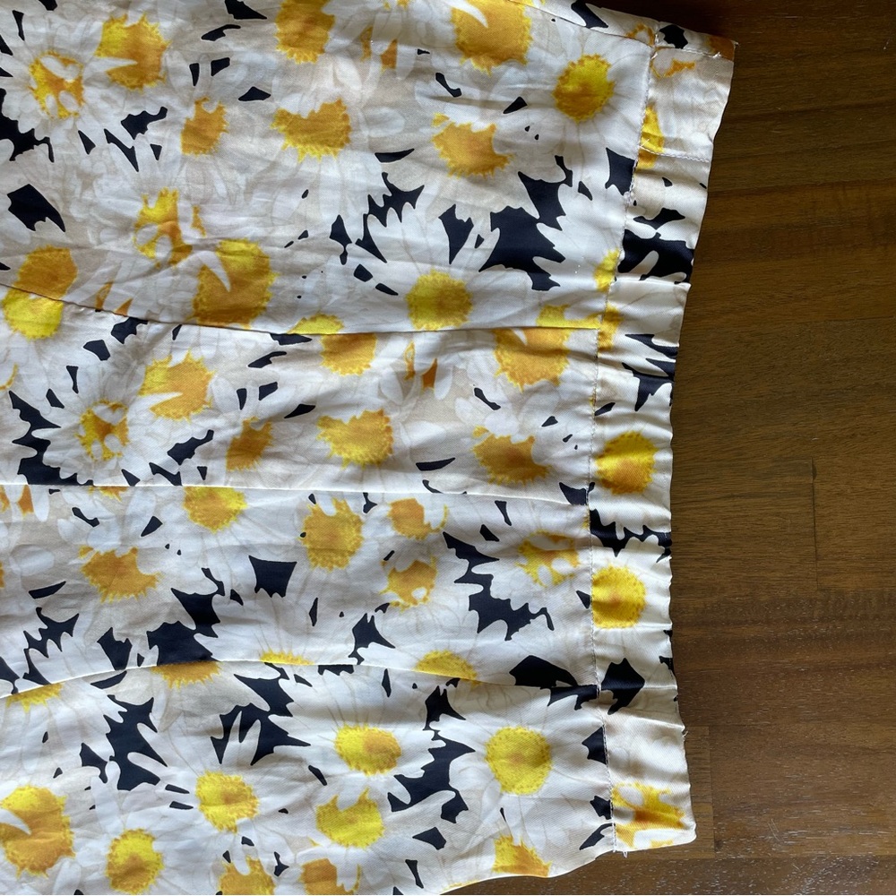 Zara A- Line Daisy Mini Skirt in Yellow and White | Medium - Picture 6 of 7